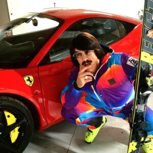 Tonis Sfinos Instagram - Αναρωτιέμαι πόσο πίεση να βάλω στα χιονολάστιχα καθώς θα τρέχω προς το Μπαντεν Μπάντεν για να μπαίνω με τις πάντεν πάντεν. Οποίος ξέρει ας γράψει στα σχόλια σε *psi παρακαλώ. Επίσης θα οδηγήσω με μπότες σκι γιατί δεν χωράει άλλο ζευγάρι παπούτσια στο πορτ-μπαγκάζ. #που_ειναι_το_πορτ_μπαγκαζ? #ferrari256GB #ferrari_dial_up_256k #οπως_θα_παιρνω_τις_στροφες #θα_κανω_τον_μαγκα_με_γκαζιες #εσυ_αν_θελεις_κοιταζε_με #με_ανοιχτα_παραθυρα_να_χωρεσουν_τα_σκι