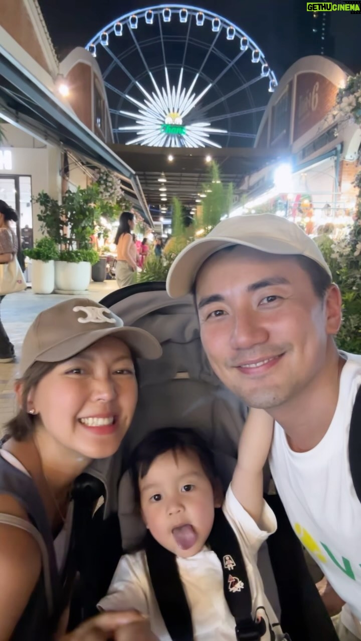 Tony Hung - 11.3K Likes - 6日曼谷芭堤雅打大佬之旅圓滿結束
我同Sir 條能量bar都圓滿結束😂
今次得我哋2個帶住Sirface出國我覺得算唔錯😆
只不過係真係可以因為湊佢忙到電話都冇時間用到咁啫😂
因為好彩Sirface 好識表達自己,都算懂事聽話,同埋已經potty trained,係佢每次同我講急我都要9秒9衝去洗手間😂
又有時天氣熱得滯Sirface熱到吽咗
整體嚟講都好開心
見佢開心,我就開心
呢幾日日日夜夜去邊都攬住佢
真係幾攰都值得💛💛💛
@mollynamberyl @guruhung