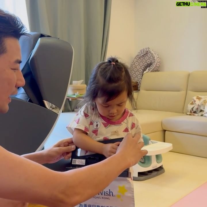 Tony Hung - 8.2K Likes - 上星期六同 @inez_leong @mollynamberyl amber一齊幫願望成真基金賣旗籌款,之前一星期已經開始練習😏😏😏😏 佢都好識做😍
希望可以幫助更多重病兒童實現願望💫今次係Amber第一次賣旗,亦係一個好好嘅experience俾我哋一家人參與義工服務。
希望大家都可以多多支持 @makeawishhk,藉住願望成真嘅體驗鼓勵病童勇敢面對病情,放下病患憂慮,為生活帶來正能量💪🏻
#願望成真基金 #MakeAWishHK #願望成真賣旗日 #MAWFlagDay #願望就是希望 #WishIsHope