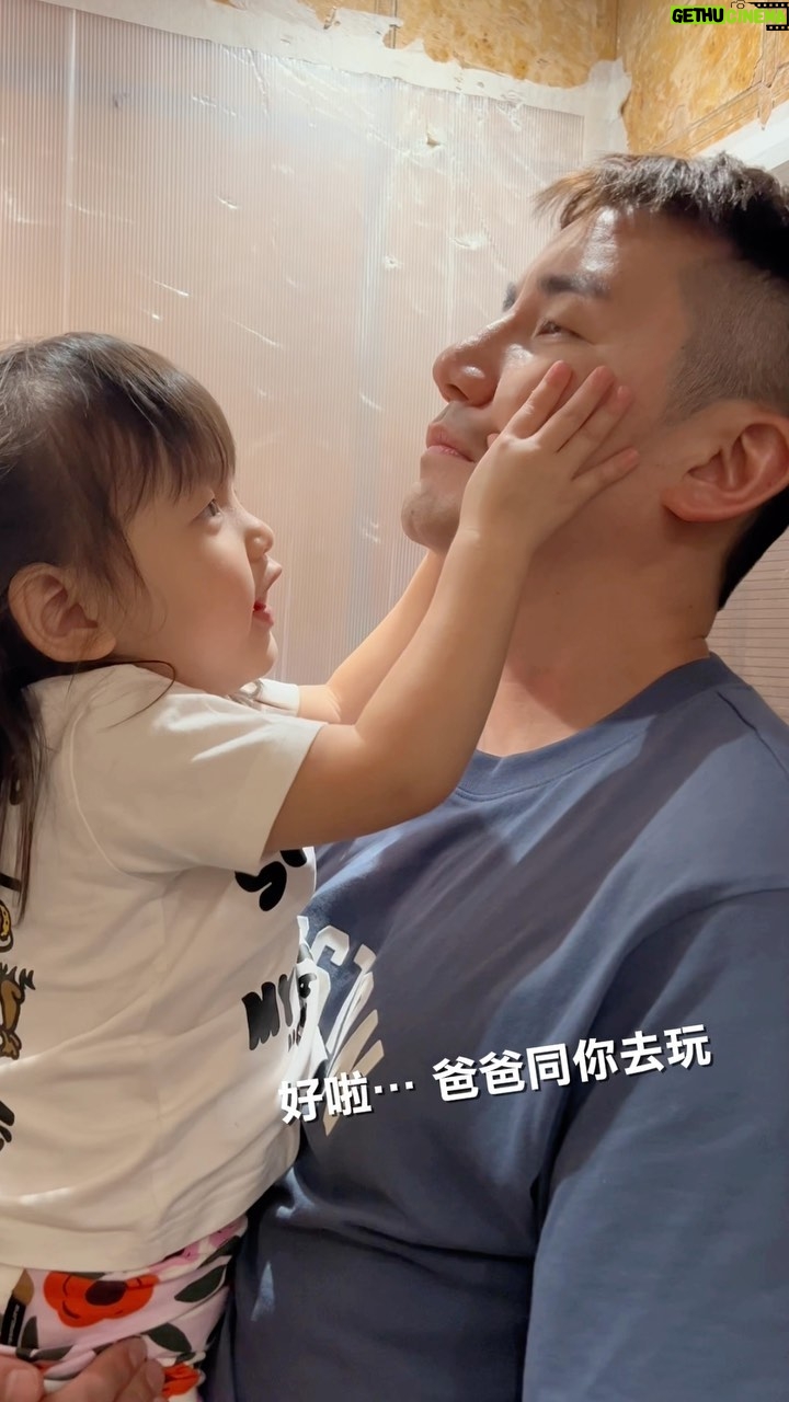 Tony Hung - 1.9K Likes - 當你終於唔需要捱通宵睇奧運,想瞓覺好嘅,你先發覺原來世界總喜歡戲弄你。#daugtherlove #familytime
@mollynamberyl @inez_leong
