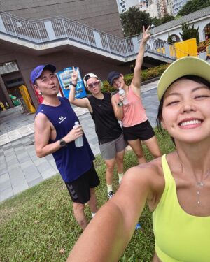 Tony Hung Instagram - 全馬進發，每朝早俾老婆虐練
嚟緊會跑全馬，得三個月時間準備，而最重要就係我從來未跑過全馬，半馬都係僅僅完成，同老婆講，佢就話：「不要問我為什麼跑步，問你自己為什麼不跑？」🫣 好
#全馬 #跑步人生 

@inez_leong @fasunwht 一齊努力