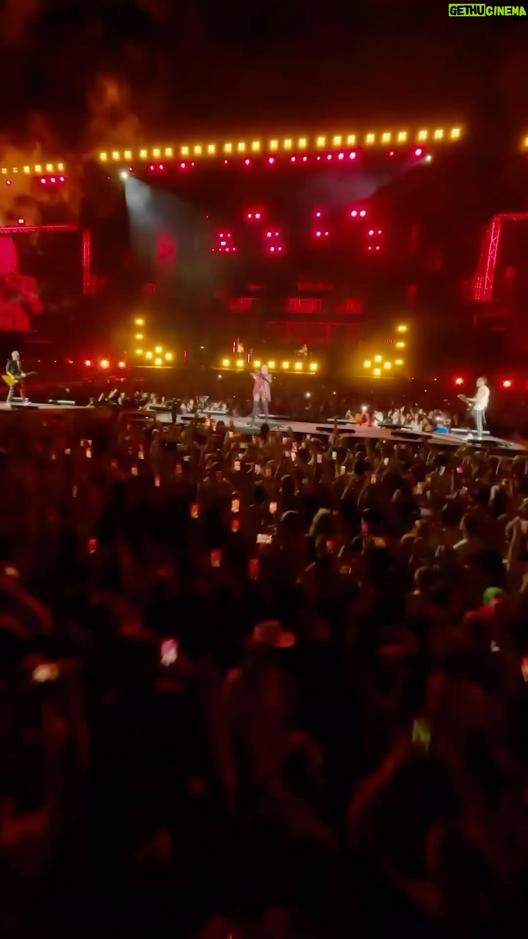 Tony Kanal - 10.1K Likes - Seriously this drone footage is 🔥
Kudos to 🎥 @transition_ninja for some serious skills
@nodoubt @coachella April 20, 2024