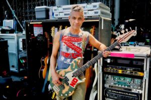 Tony Kanal Instagram - Gear Appreciation Post 🎸💥

Had a great time playing my Yamaha (4 string) basses and Ernie Ball @music_man (5 string) basses powered with Gallien-Krueger amplifiers through Ampeg cabinets with Kemper effects, @moogsynthesizers @couch_guitar_straps @ghsstringss

A special thank you to Scott Marceau & Rafael Barajas @yamaha_guitars @ampeg / Forest Gallien @gallienkrueger / Matthew Skaggs @kemperamps_official

And many thanks to my friend and longtime bass tech @david_bernson for always looking after me on stage 

photo: @steveerle