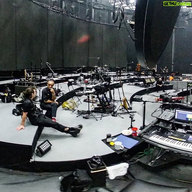 Tony Levin - 3.5K Likes - Another diary update from London rehearsals for the I/O tour. Shows start soon.
https://tonylevin.com/road-diaries/peter-gabriel-io-tour/london-rehearsals-pt4