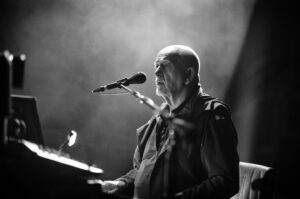 Tony Levin Instagram - The dark-side of i/o 

Photos by @tonylevin