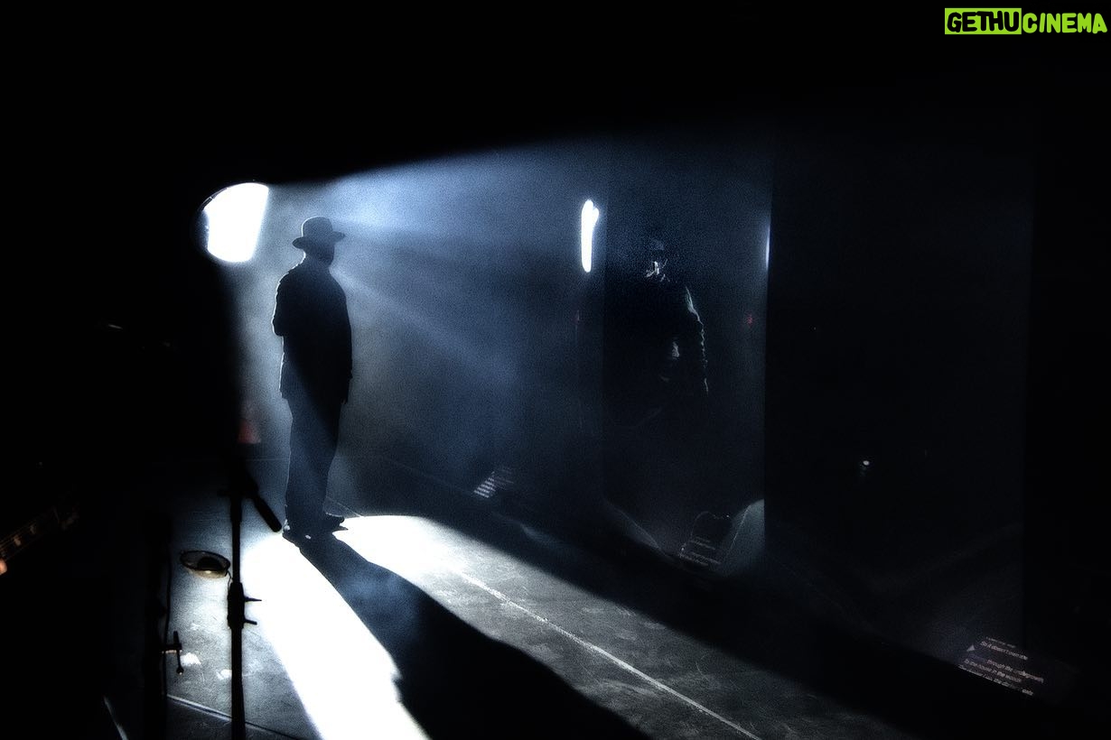 Tony Levin - 5K Likes - The dark-side of i/o
Photos by @tonylevin