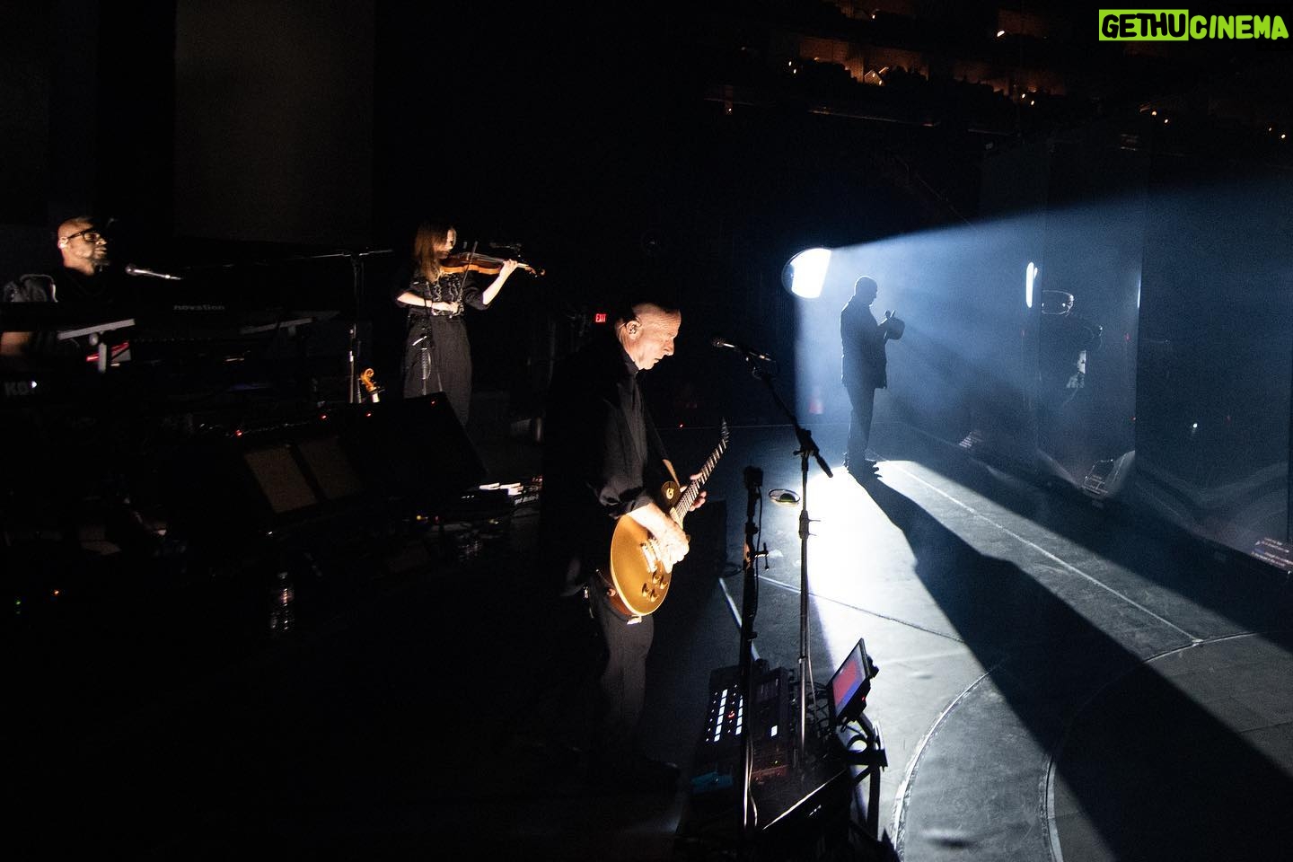 Tony Levin - 5K Likes - The dark-side of i/o
Photos by @tonylevin