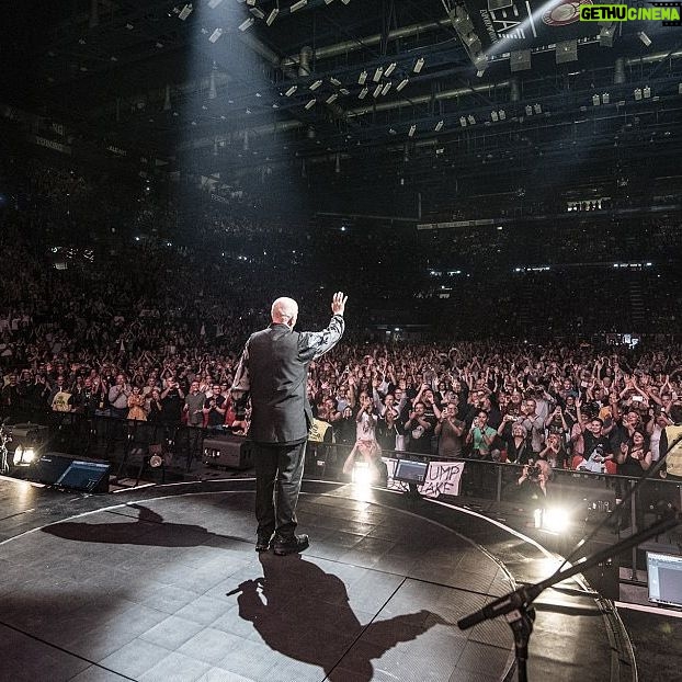 Tony Levin - 2.9K Likes - Road Diary pics from the Milan Peter Gabriel show.
https://tonylevin.com/road-diaries/peter-gabriel-io-tour/milan-show