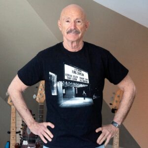 Tony Levin Instagram - One of the images from my Crimson Collection just cried out to be on a t-shirt!

Shirt available at: https://bit.ly/3M4OAYb
Prints available at: https://tonylevinprints.com

#kingcrimson