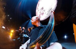 Tony Levin Instagram - Here's the road diary with photos from Cologne. #petergabriel 

https://tonylevin.com/road-diaries/peter-gabriel-io-tour/cologne-show