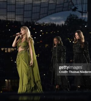 Tori Evans Instagram - Danke Sehr Germany!!! 🖤❤️‍🔥💛
.
.
.
From Gelaenkirchen to Hamburg to lastly Munich; y’all have been magical ✨ Thank you for your “orbs”, your lover hearts and a hill worthy of so much more! 😉🏔️ (that hill outside Munich blew our 🤯) Til next time Germany 🇩🇪 and see you soon Warsaw 🇵🇱 #theerastour #erasinternational #travelera #germany #gelsenkirchen #munich #hamburg #poland
📸 @gettyimages @sacrane @lilredheadxo @moootiiiiiii dansersouslapluie @sam.maehdrescher.photos @jessmway