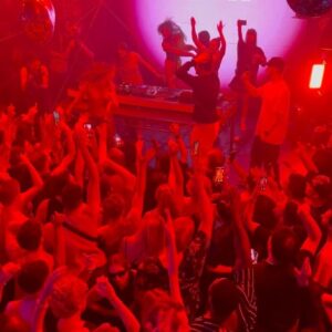 Tove Lo Instagram - CLUB HEAT in WeHo 🌶️ I’m still recovering. Thank you to the crowd for matching our unhinged energy! Thank you to @deesco444 @cherryelee my @weareladiesofleisure and the beautiful @allaboutvalentina 🪩 all love to @heartweho
@officiallyoutloud @spotify & #GLOW for making it happen. And the biggest thank you to my incredibly talented mate @sglewis . You’re a weapon! Rare to find this kind of creative connection with someone you also wanna hang out with all the time 🤍 

Love you all, keep HEAT on repeat 💦