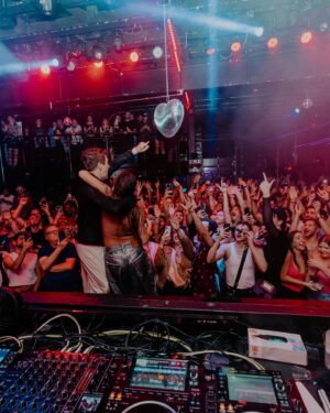 Tove Lo Instagram - CLUB HEAT in WeHo 🌶️ I’m still recovering. Thank you to the crowd for matching our unhinged energy! Thank you to @deesco444 @cherryelee my @weareladiesofleisure and the beautiful @allaboutvalentina 🪩 all love to @heartweho
@officiallyoutloud @spotify & #GLOW for making it happen. And the biggest thank you to my incredibly talented mate @sglewis . You’re a weapon! Rare to find this kind of creative connection with someone you also wanna hang out with all the time 🤍 

Love you all, keep HEAT on repeat 💦