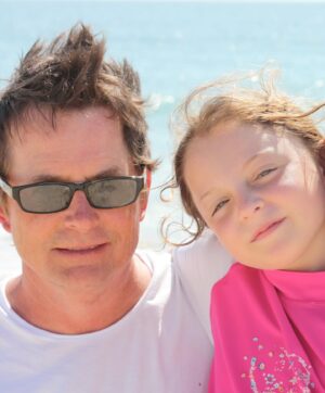 Tracy Pollan Instagram - To the best in the biz, nobody does it better! Happy Father’s Day @realmikejfox 

@markseliger