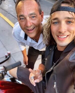 Travis Cormier Instagram - Happy Father’s Day to my dad Tom Hanks ❤️ LOVE YOU DAD !! #fathersday #tomhanks