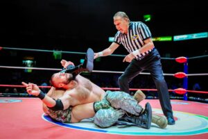 Travis Gordon Instagram - @angeldeorocmll fue el vencedor en un Mano a Mano de corte internacional ante el norteamericano @theflipgordon en el #MartesDeArenaMéxico. Previamente en la Arena Coliseo, Flip había derrotado en un combate de este tipo al Luchador de 24 Kilates.
📸 @elfotografodelasluchas 

#CMLL #LuchaLibre #LuchaLibreMexicana #LuchaLibreCMLL #ArenaMexico #Luchador #Wrestling #MexicanWrestling #follow