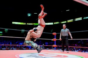 Travis Gordon Instagram - ¡Fenomenal victoria! El estadounidense @theflipgordon se empleó a fondo en el #DomingoFamiliarCMLL para dar cuenta de @nieblaroja_cmll_original en un extraordinario mano a mano. 
📸 @elfotografodelasluchas 

#CMLL #LuchaLibre #LuchaLibreMexicana #LuchaLibreCMLL #ArenaMexico #Luchador #Wrestling #MexicanWrestling #follow