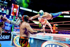 Travis Gordon Instagram - Grandes acciones se vivieron en el encuentro súper estelar del #MartesDeArenaMéxico donde @theflipgordon se adueñó del triunfo junto a Místico (@caristico_official) y @atlantis.jr ante Los Infernales (Averno, @euforia_cmll y @mephistocmll) 
📸 @elfotografodelasluchas 

#CMLL #LuchaLibre #LuchaLibreMexicana #Luchador #Wrestling #MexicanWrestling #follow #Averno #Mephisto #Euforia #FlipGordon #Atlantis #Mistico