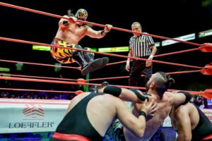 Travis Gordon Instagram - Grandes acciones se vivieron en el encuentro súper estelar del #MartesDeArenaMéxico donde @theflipgordon se adueñó del triunfo junto a Místico (@caristico_official) y @atlantis.jr ante Los Infernales (Averno, @euforia_cmll y @mephistocmll) 
📸 @elfotografodelasluchas 

#CMLL #LuchaLibre #LuchaLibreMexicana #Luchador #Wrestling #MexicanWrestling #follow #Averno #Mephisto #Euforia #FlipGordon #Atlantis #Mistico