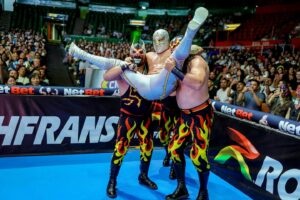 Travis Gordon Instagram - Grandes acciones se vivieron en el encuentro súper estelar del #MartesDeArenaMéxico donde @theflipgordon se adueñó del triunfo junto a Místico (@caristico_official) y @atlantis.jr ante Los Infernales (Averno, @euforia_cmll y @mephistocmll) 
📸 @elfotografodelasluchas 

#CMLL #LuchaLibre #LuchaLibreMexicana #Luchador #Wrestling #MexicanWrestling #follow #Averno #Mephisto #Euforia #FlipGordon #Atlantis #Mistico