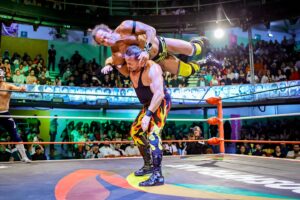 Travis Gordon Instagram - En la lucha estelar del #SábadoDeColiseo, @voladorjrcmll, @theflipgordon y @starjrcmll vencieron a Averno, @stuka_jr y @yosoydragon. 
📸 @elfotografodelasluchas 

#CMLL #LuchaLibre #LuchaLibreMexicana #Luchador #Wrestling #MexicanWrestling #follow