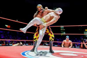 Travis Gordon Instagram - Grandes acciones se vivieron en el encuentro súper estelar del #MartesDeArenaMéxico donde @theflipgordon se adueñó del triunfo junto a Místico (@caristico_official) y @atlantis.jr ante Los Infernales (Averno, @euforia_cmll y @mephistocmll) 
📸 @elfotografodelasluchas 

#CMLL #LuchaLibre #LuchaLibreMexicana #Luchador #Wrestling #MexicanWrestling #follow #Averno #Mephisto #Euforia #FlipGordon #Atlantis #Mistico