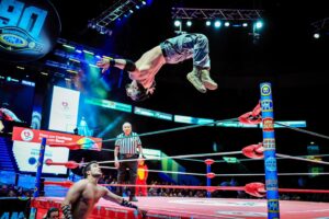 Travis Gordon Instagram - @angeldeorocmll fue el vencedor en un Mano a Mano de corte internacional ante el norteamericano @theflipgordon en el #MartesDeArenaMéxico. Previamente en la Arena Coliseo, Flip había derrotado en un combate de este tipo al Luchador de 24 Kilates.
📸 @elfotografodelasluchas 

#CMLL #LuchaLibre #LuchaLibreMexicana #LuchaLibreCMLL #ArenaMexico #Luchador #Wrestling #MexicanWrestling #follow