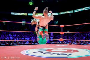 Travis Gordon Instagram - Photo Dump from my first championship opportunity here in CMLL this past Friday in Arena Mexico 🇲🇽 

Photos by @elfotografodelasluchas 📸 

#LuchaLibre #プロレス #ProWrestling #CMLL #ArenaMexico #FlipGordon #Luchador #FlipArmy
