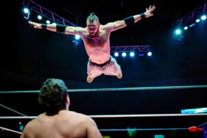 Travis Gordon Instagram - @angeldeorocmll fue el vencedor en un Mano a Mano de corte internacional ante el norteamericano @theflipgordon en el #MartesDeArenaMéxico. Previamente en la Arena Coliseo, Flip había derrotado en un combate de este tipo al Luchador de 24 Kilates.
📸 @elfotografodelasluchas 

#CMLL #LuchaLibre #LuchaLibreMexicana #LuchaLibreCMLL #ArenaMexico #Luchador #Wrestling #MexicanWrestling #follow