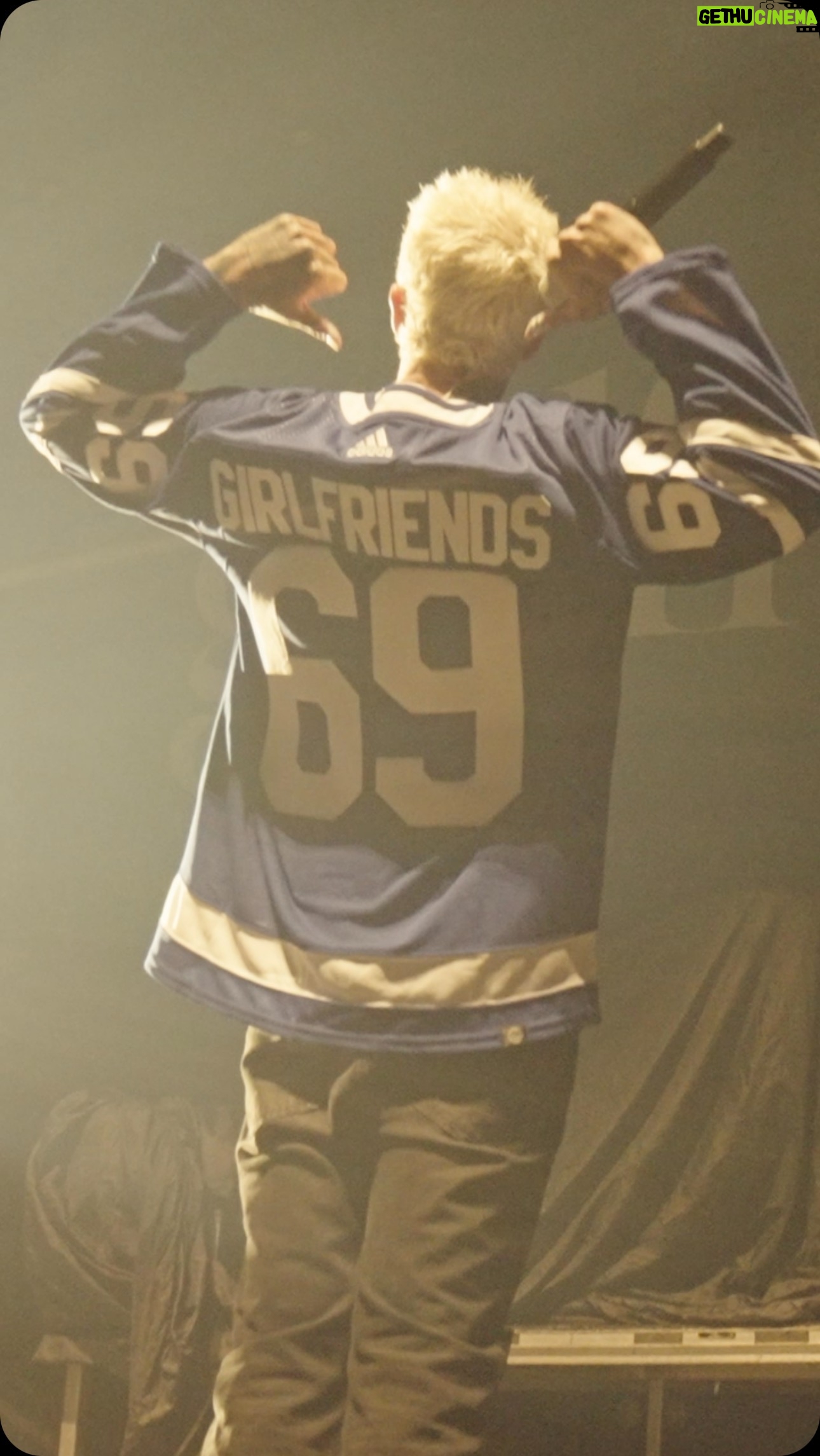 Travis Mills - 3.5K Likes - TORONTO night 1 with @avrillavigne and @simpleplan was EPIC! off to Ottawa 🇨🇦