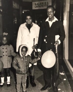 Trevor Nelson Instagram - Mum, dad, my sis Ophelia and me, a Windrush baby 🇱🇨