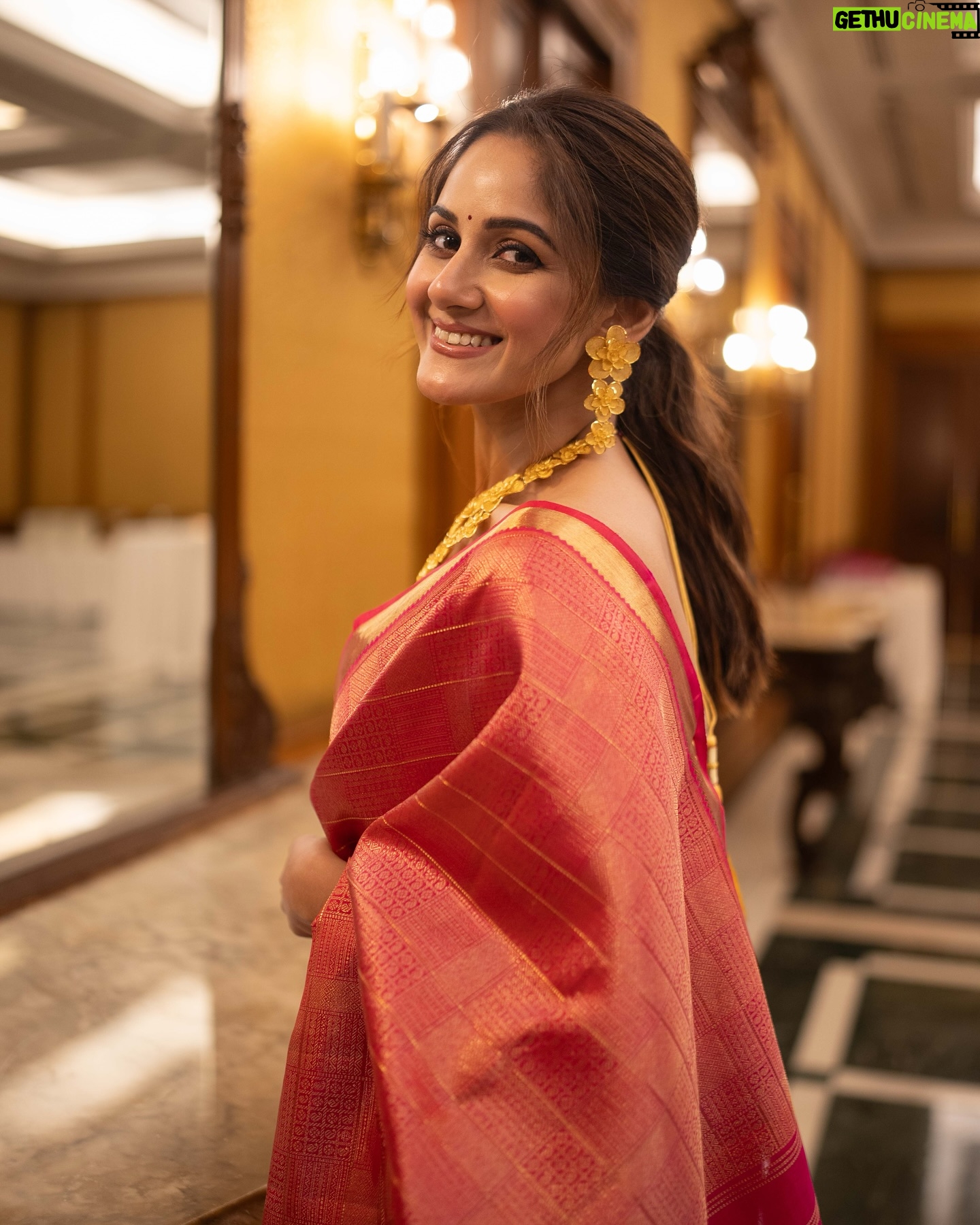 Trina Saha - 93.4K Likes - Is there any better attire than a Saree?? 🥰
Wearing @anandasarees_
Corset blouse @_rohanpariyar
Styling @rabhisek
Jewellery @sencogoldanddiamonds
MUA @sahababusona
Captured by @priyatoshsinharoy9
Managed by @decalogue_mgmt
#trinsi #fashionshow