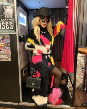Trinity K. Bonet Instagram - Chicago was a movie..and we only in the beginning credits…#chitown #cowgirlsummer #shopakira #chanel