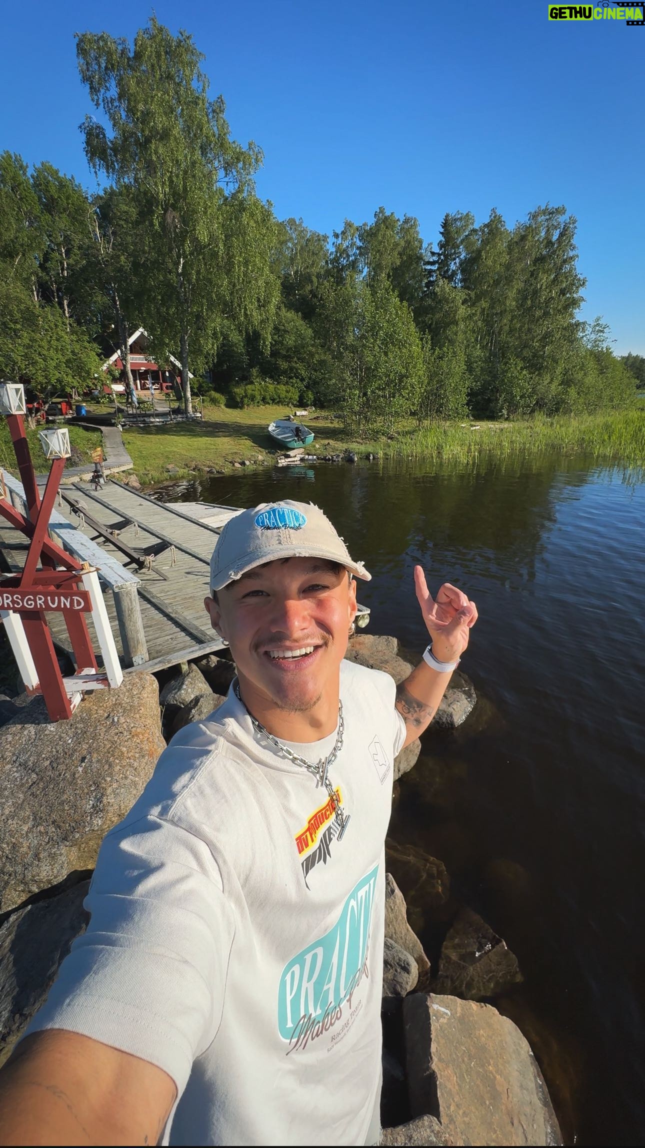 Tristan Defeuillet-Vang - 11.9K Likes - Imagine tu passes 72 heures seul dans le Airbnb le plus isolé d’Europe… imagine… 😮💨🏠
Vidéo complète dispo sur YouTube 👀
@visitmajorsgrund