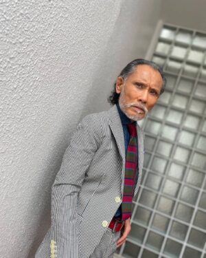 Tsurutaro Kataoka Instagram - ストライプ💫

⭐️オリジナルデザインスーツ✨

⭐️TINTORIA MATTEI954 （ティントリアマッテイ954）シャツ👔

⭐️Brilla per il gusto（ブリッラ ペル イル グスト）ネクタイ✨

⭐️オリジナルレザーベルト✨

⭐️georg jensen （ジョージジェンセン）ヘマタイトイアリング👂

⭐️アンティークインディアンジュエリーブレスレット✨

⭐️アンティークTouareg(トゥアレグ)シルバーリング💍

⭐️アンティークインディアンジュエリーリング💍

⭐️オリジナルエナメルシューズ👞

#片岡鶴太郎#俳優#画家#ヨーギー#ヨガ#つるちゃん#オシャレ#古着#太田プロ#芸人#ぴよこちゃん#おでん芸#ものまね#ボクシング#ちょっちゅね#pm11時起き