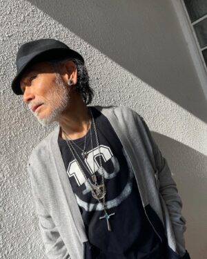 Tsurutaro Kataoka Instagram - 西陽にカーディガン🌇

⭐️Dolce & Gabbana（ドルチェ&ガッバーナ）カーディガン💫

⭐️MAISON MARGIELA (メゾン マルジェラ)Tシャツ👕

⭐️Danke Schon（ダンケシェーン）ダメージパンツ✨

⭐️JUST CAVALLI（ジャスト・カヴァリ）ハット🎩

⭐️georg jensen （ジョージジェンセン）ヘマタイトイアリング👂

⭐️GIVENCHY（ジバンシー）クロスネックレス✝️

⭐️ネックレススカンジナビアジュエリー💎

⭐️georg jensen （ジョージジェンセン）ガーネットネックレス☝️

⭐️アンティークギメルリング💍

⭐️アンティークTouareg(トゥアレグ)シルバーリング💍

⭐️アンティークインディアンジュエリーリング💍

⭐️Dr. Martens（ドクターマーチン）ブーツ🥾

#片岡鶴太郎#俳優#画家#ヨーギー#ヨガ#つるちゃん#オシャレ#古着#太田プロ#芸人#ぴよこちゃん#おでん芸#ものまね#ボクシング#ちょっちゅね#pm11時起き#dolce&gabbana#maisonmargiela#dankesxhon#justcavalli#georgjensen#givenchy#touareg#drmartens