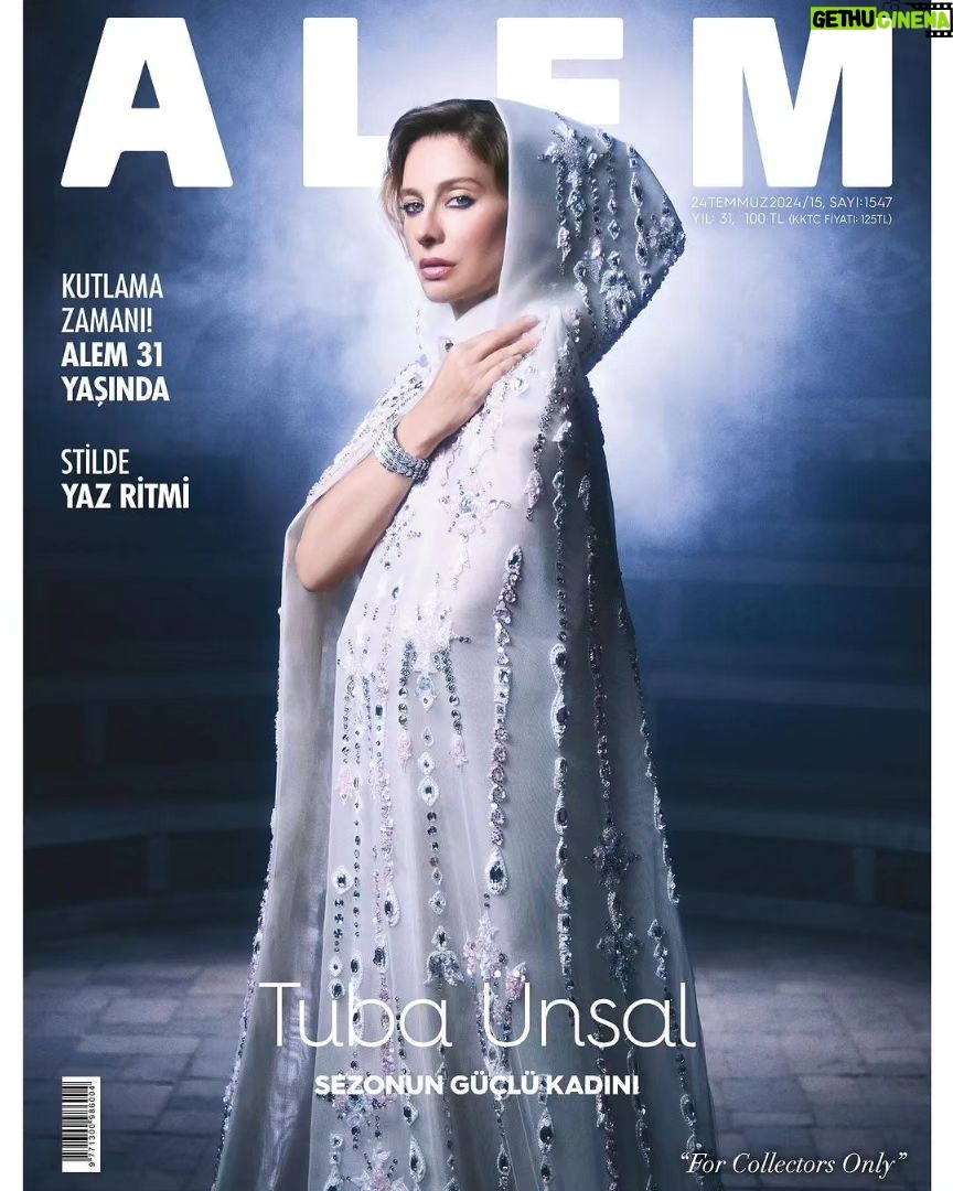 Tuba Ünsal - 670 Likes - repost @alemdergisi Bir kutlama yapılacaksa eğer, başarısı ve zarafetiyle yıllara meydan okuyan, her geçen gün kendini bir adım yukarı taşıyan, duruşuyla ilham veren bir kadın ile yapılmalı. Tıpkı #tubaünsal gibi... Deklanşöre basan isim de elbette, bu güçlü kadının kahraman enerjisini bir masala taşıyacak #nihatodabaşı olmalı. Bir “zamanda yolculuk” hikayesine çıkıyoruz ✨
Genel Yayın Yönetmeni: @gozdeyorukogluersu
Röportaj: @filizserefk
Fotoğraf: @nihatodabasiofficial
Styling: @nedaisbilirr
Saç: @yildirimbozuyuk
Makyaj: @bedirraydin
Video: @uskevio_
Prodüksiyon: @kubricc @turkyasemins
Fotograf asistanları: Muhammed Akdeniz, Muzaffer Temiz
Moda editörü asistanı: Melisa Yılmaz
Saç asistanı: Mehmet İyi