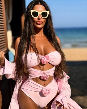 Tuğçe Özbudak Instagram - Life is better at the beach🦄💕🙌🏽