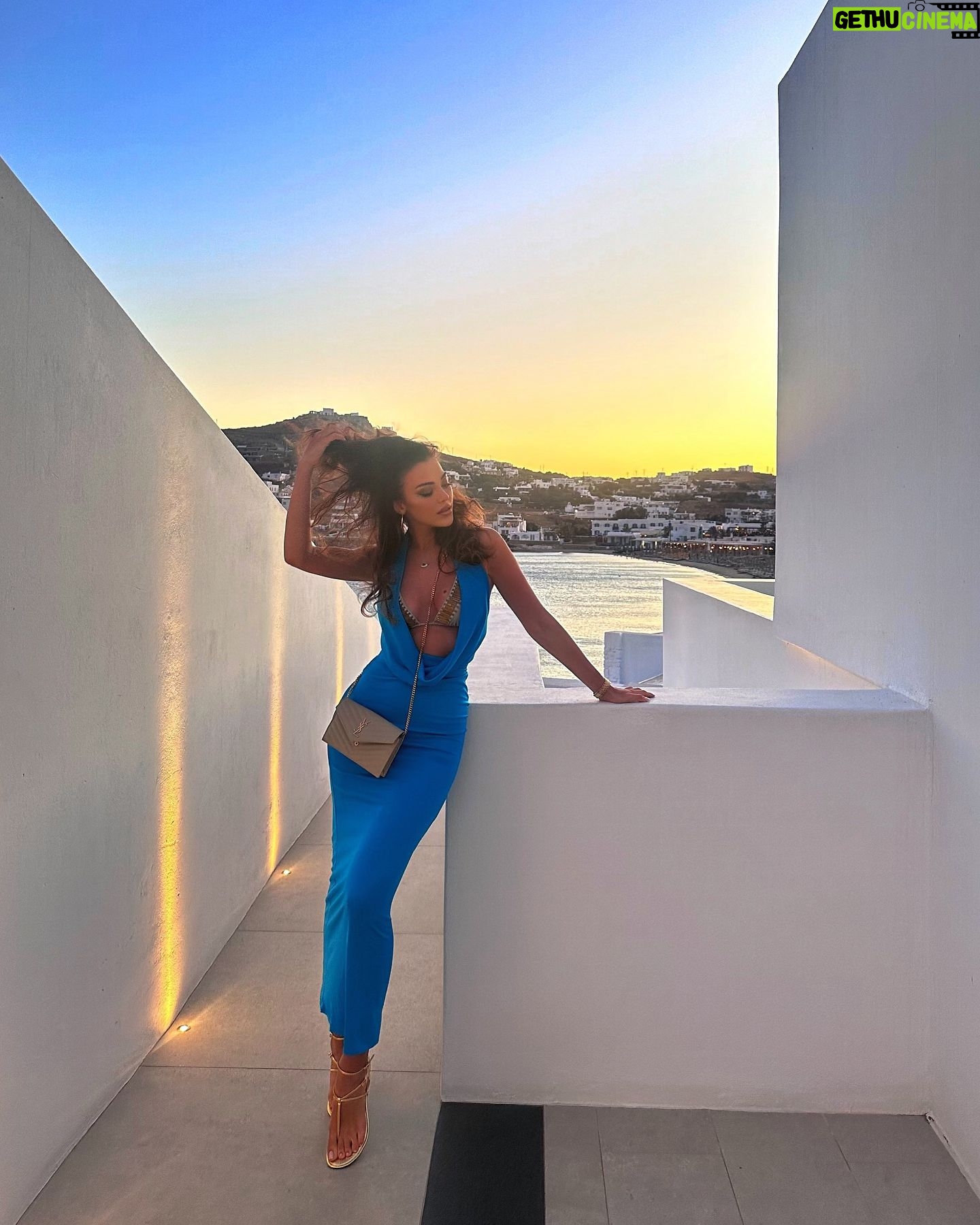 Tuvana Türkay - 129.1K Likes - 🩵