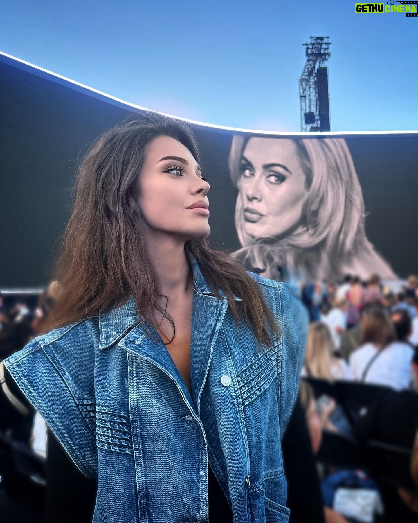 Tuvana Türkay - 121.1K Likes - Hello from the other side 👋🏻 / 23.07.2024
