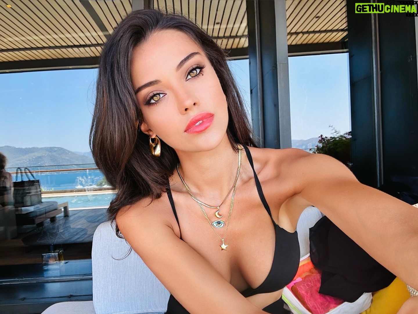 Tuvana Türkay - 140.2K Likes - VPN hatırası 💫