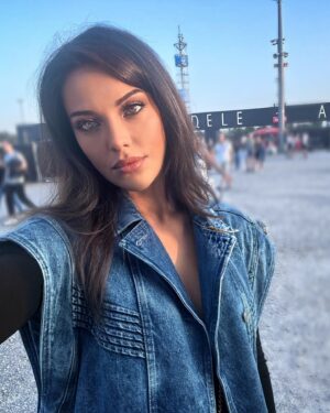 Tuvana Türkay Instagram - Hello from the other side 👋🏻 / 23.07.2024