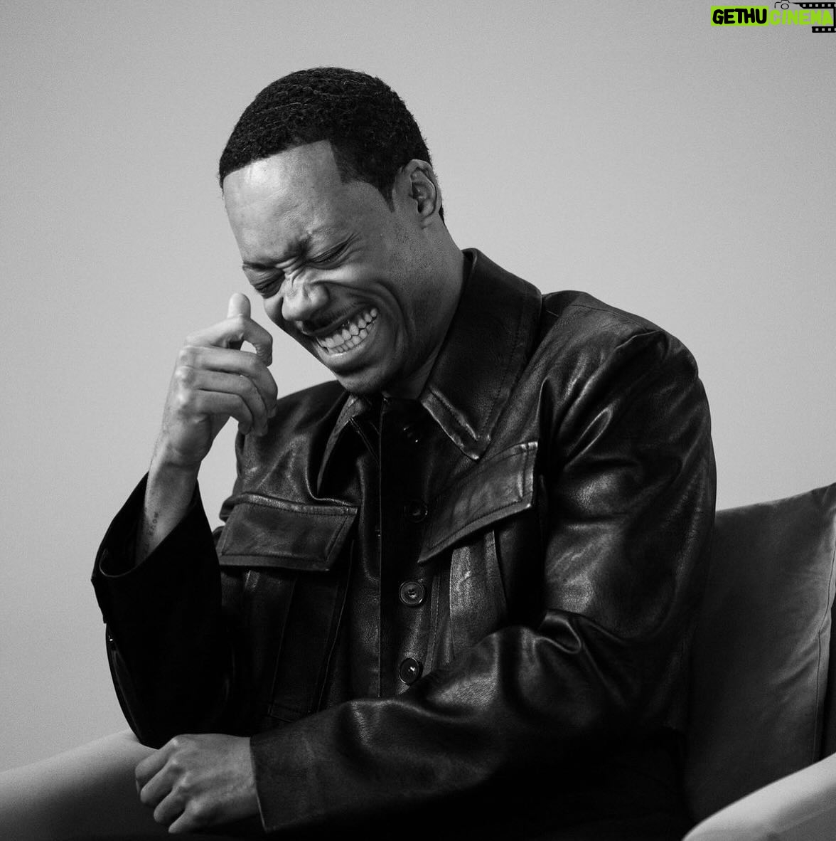 Tyler James Williams - 3 Likes - #ActorsonActors with the good brother @anthonymackie for @variety
Styled by: @ilariaurbinati
Groomed by : @crazysexybeautifoe
π·: @MaryEllenMatthewsNYC