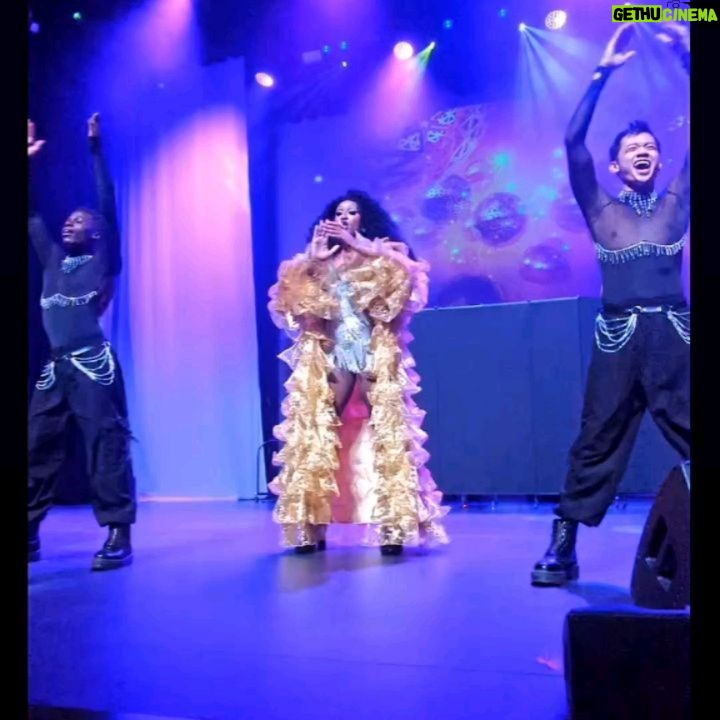 Tynomi Banks - 2.8K Likes - So my Solid Gold Tour has been a huge success in the first first three cities (Hamilton, Brampton and Georgina). Who wants more information for the next three cities? 😍😍😍❤️❤️❤️