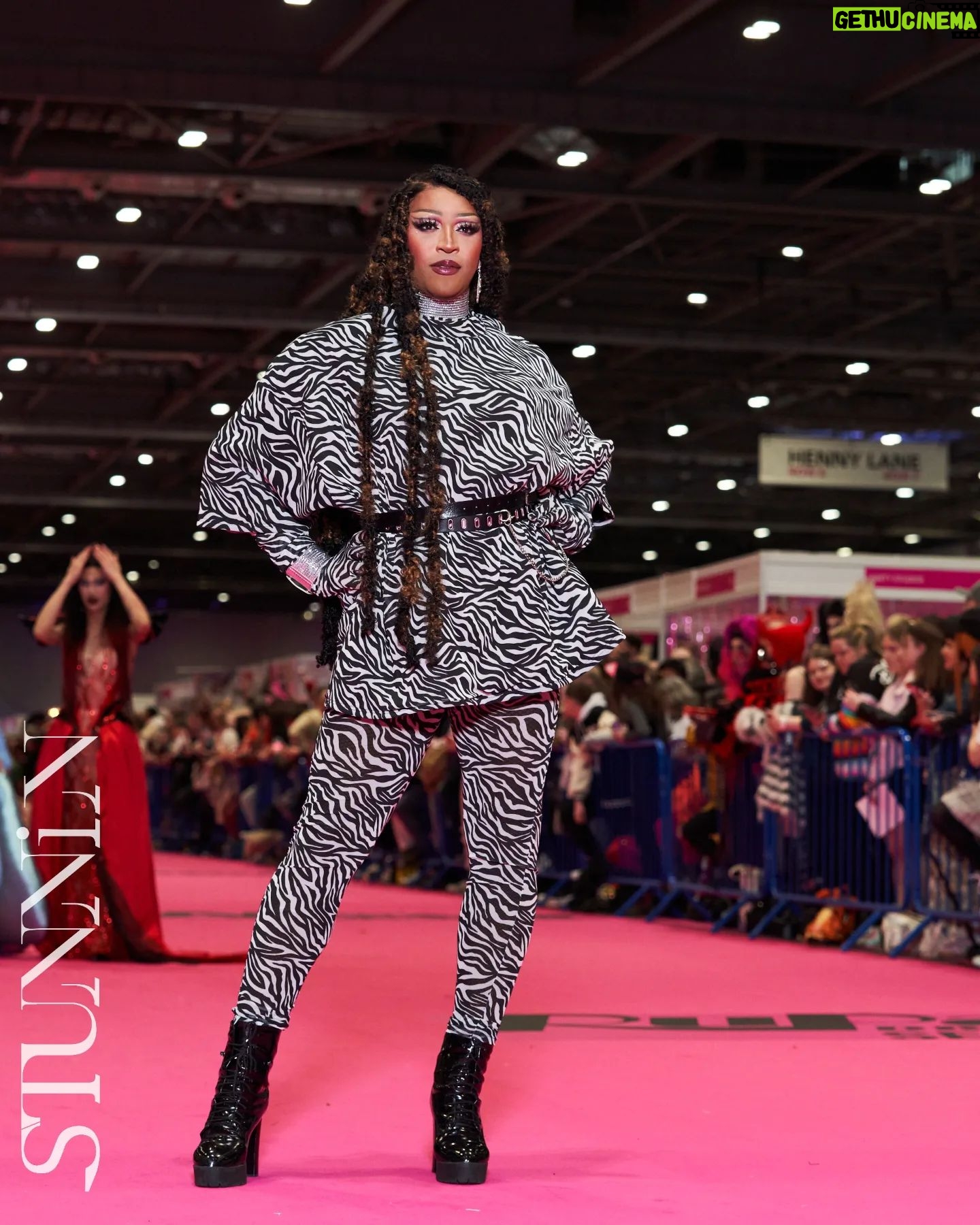 Tynomi Banks - 1.8K Likes - Dragcon UK recap honestly, this place always makes me feel like I should be living here. Everyone at dragcon the fans the workers I have so much love for you.
