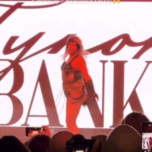 Tynomi Banks Instagram - Dragcon UK recap honestly, this place always makes me feel like I should be living here.  Everyone at dragcon the fans the workers I have so much love for you.
