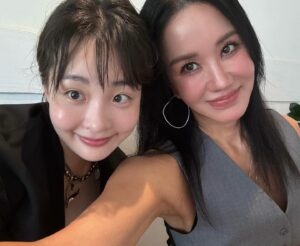 Uhm Jung-hwa Instagram - 단아하고 사랑스럽고 귀엽고 마음은 단단한 멋진 민하와의데이트!! 오늘 6:00pm 에 만나요!!
마지막영상!! 강요한거 안비밀!! #파친코 우리의데이트 장소는 저의 단골레스토랑!! @mishmashkorea