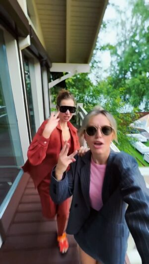 Uliana Donskova Instagram - Настроения вам 😎

#dance #mood #friday #dancevideo #ульянадонскова #элонатанцует #танцы #юмор