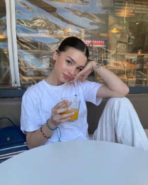 Ülkü Hilal Çiftçi Instagram - galerimde durucagına burda dursun dedim😷💝

hepsi cok eski🥹
