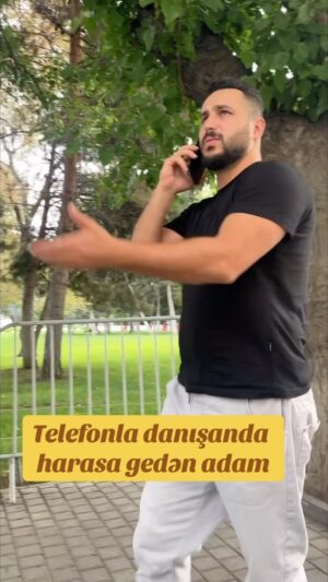 Ülvi Həsənli Instagram - Var belə tanışınız?danışa-danışa özü də bilmir hara gedir😂😂
